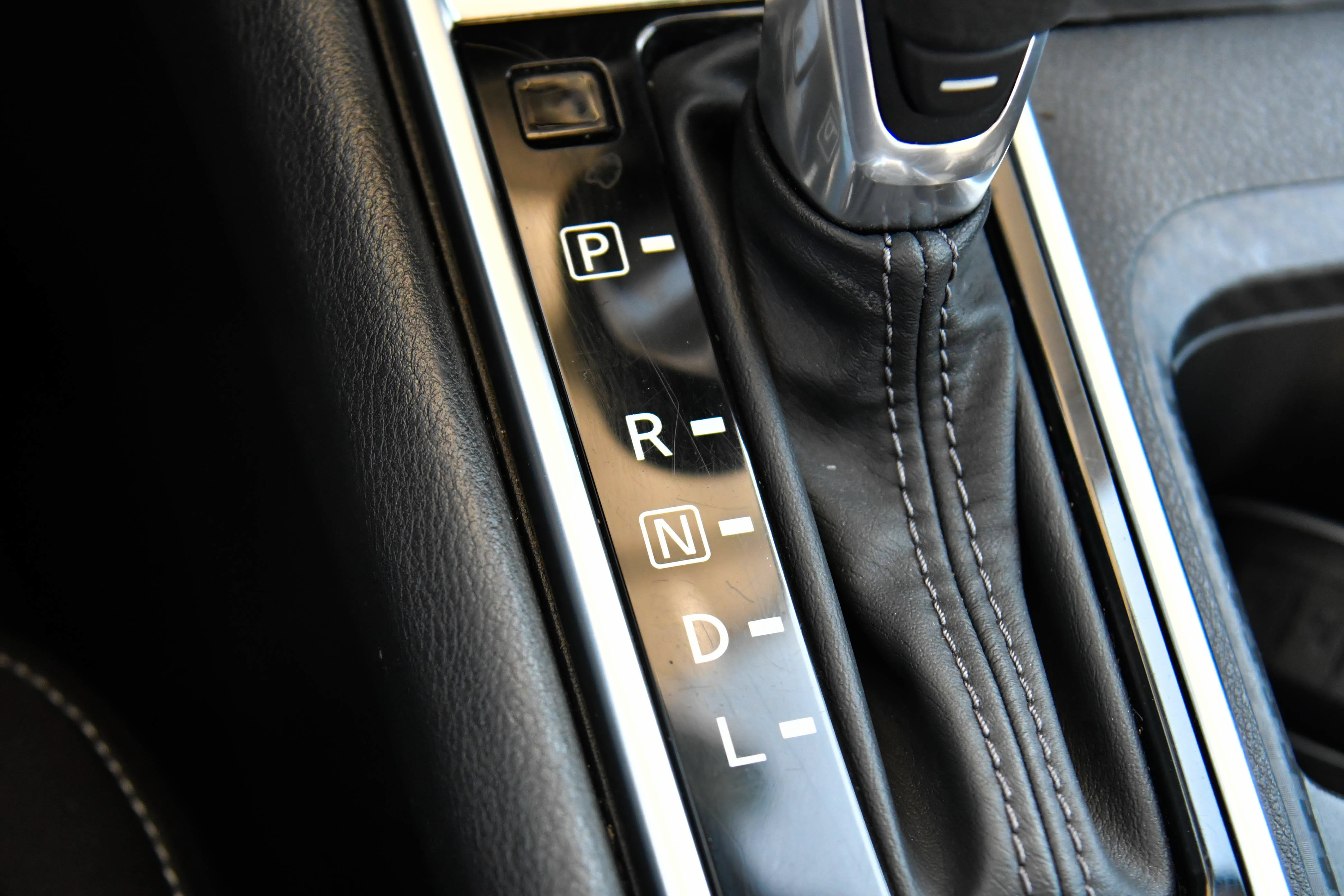 Used 2025 Nissan Sentra SV FWD image 23
