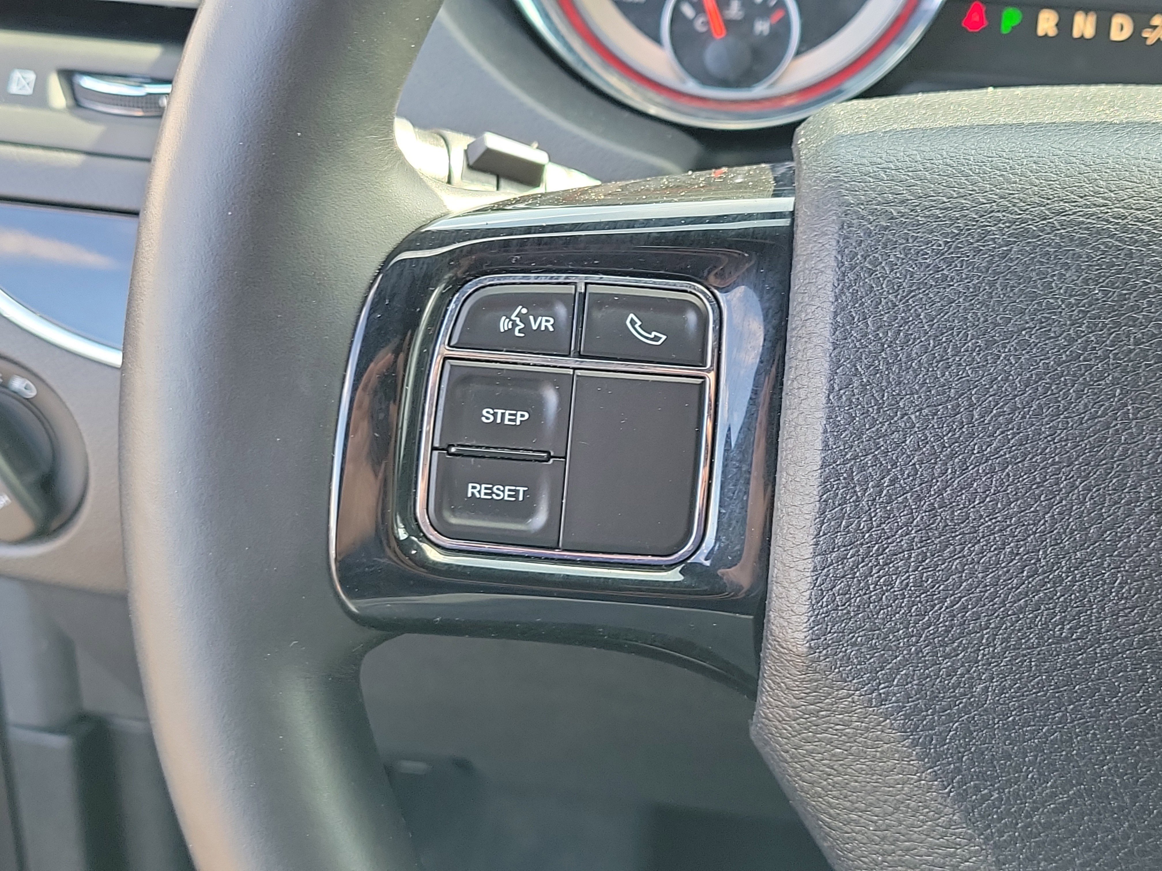 Used 2016 Dodge Grand Caravan SXT FWD image 26