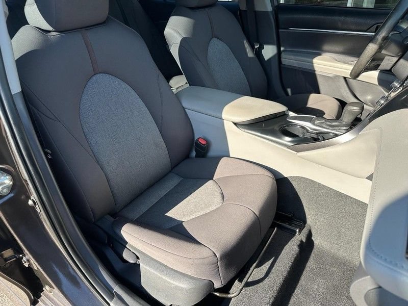 Used 2019 Toyota Camry LE w/ Convenience Package FWD image 11