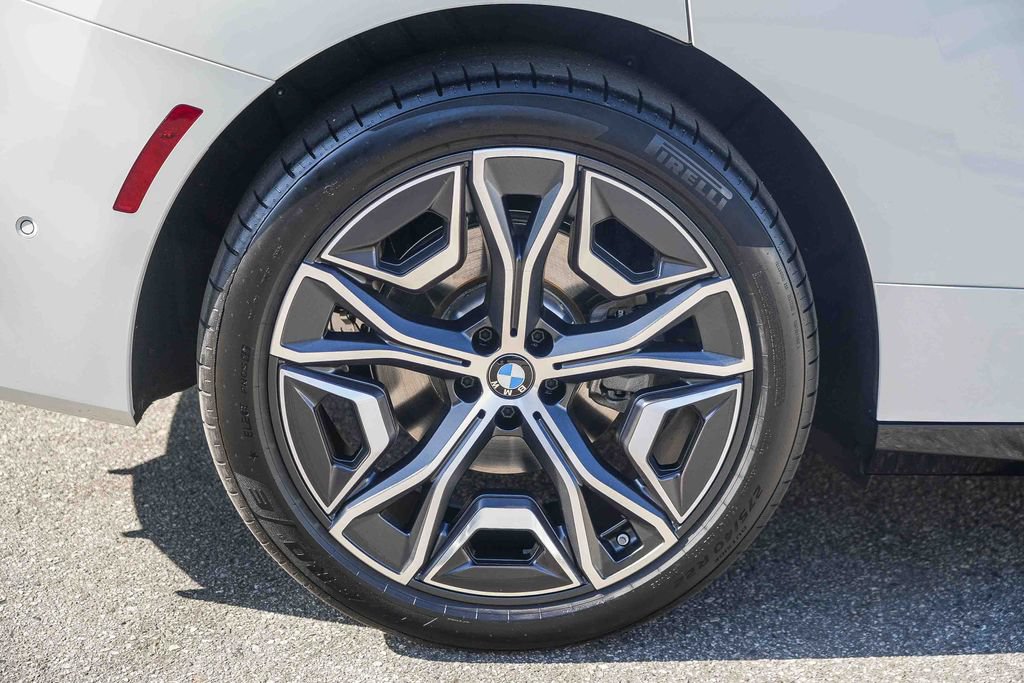 Used 2026 BMW iX xDrive60 AWD/4WD image 8
