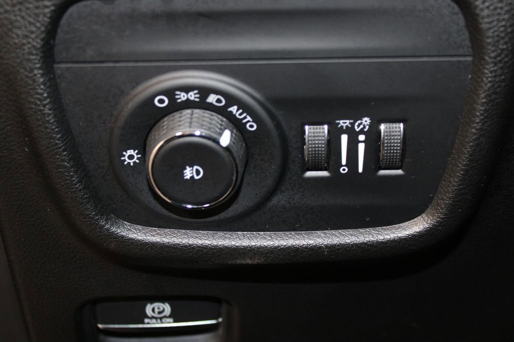 Used 2022 Jeep Grand Cherokee L Limited image 22