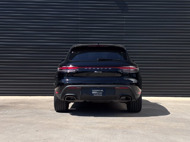 Certified 2022 Porsche Macan AWD/4WD image 6