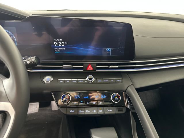 Used 2025 Hyundai Elantra Limited image 21