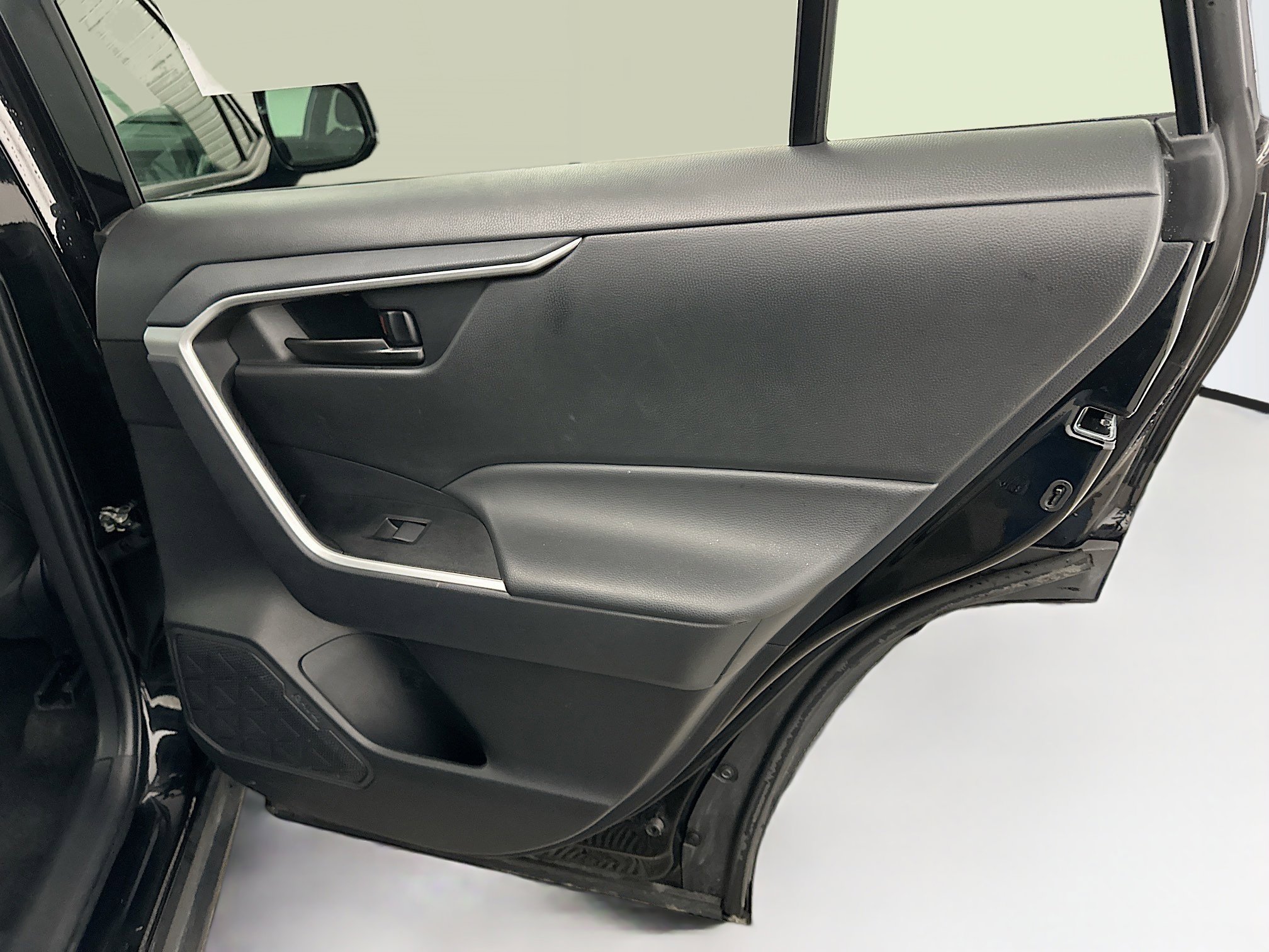 Used 2025 Toyota RAV4 LE image 31