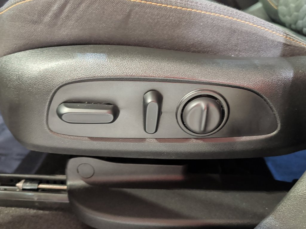 Used 2020 Chevrolet Equinox LT AWD/4WD image 16