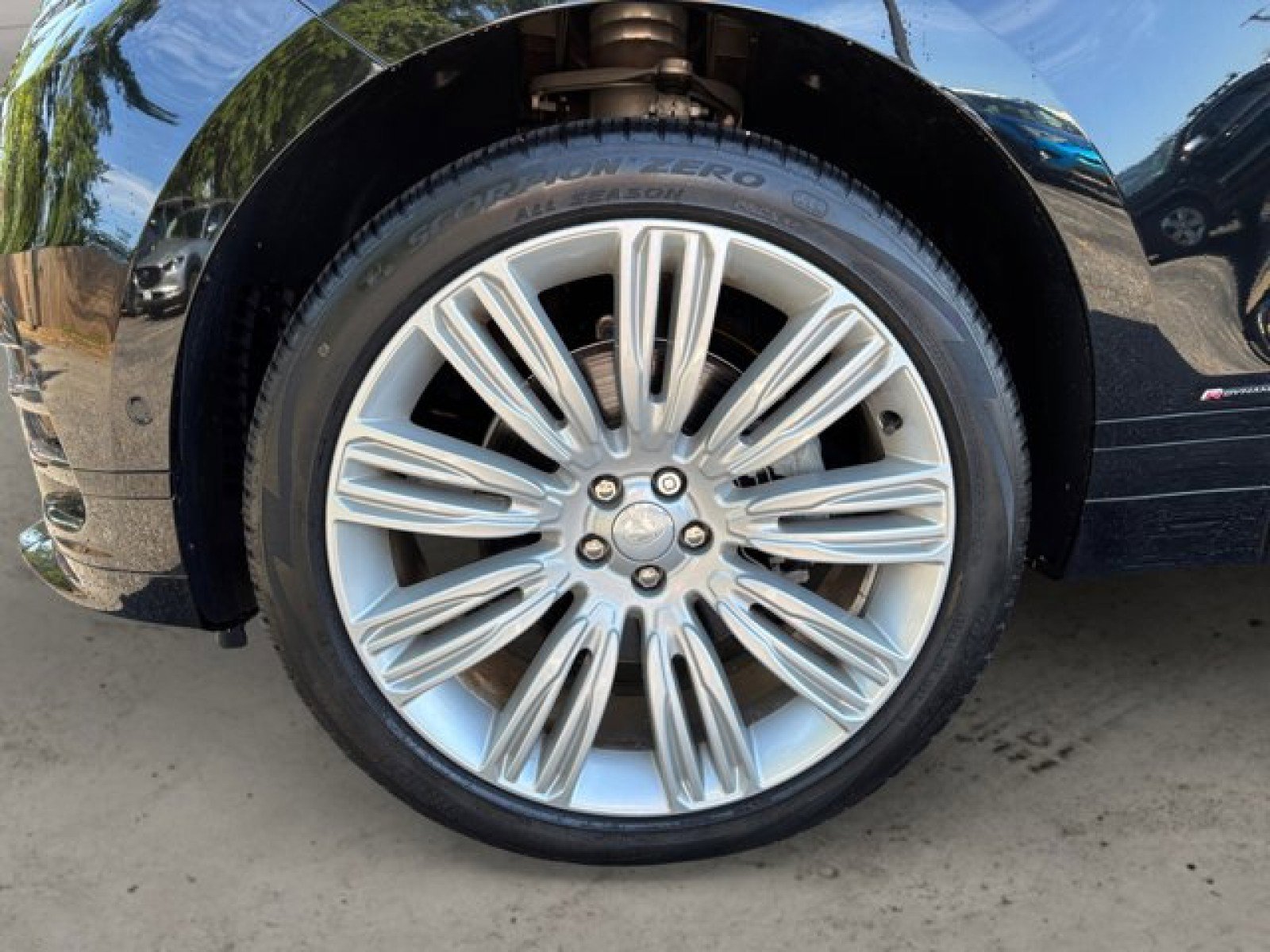 Certified 2021 Land Rover Range Rover Velar R-Dynamic S image 9