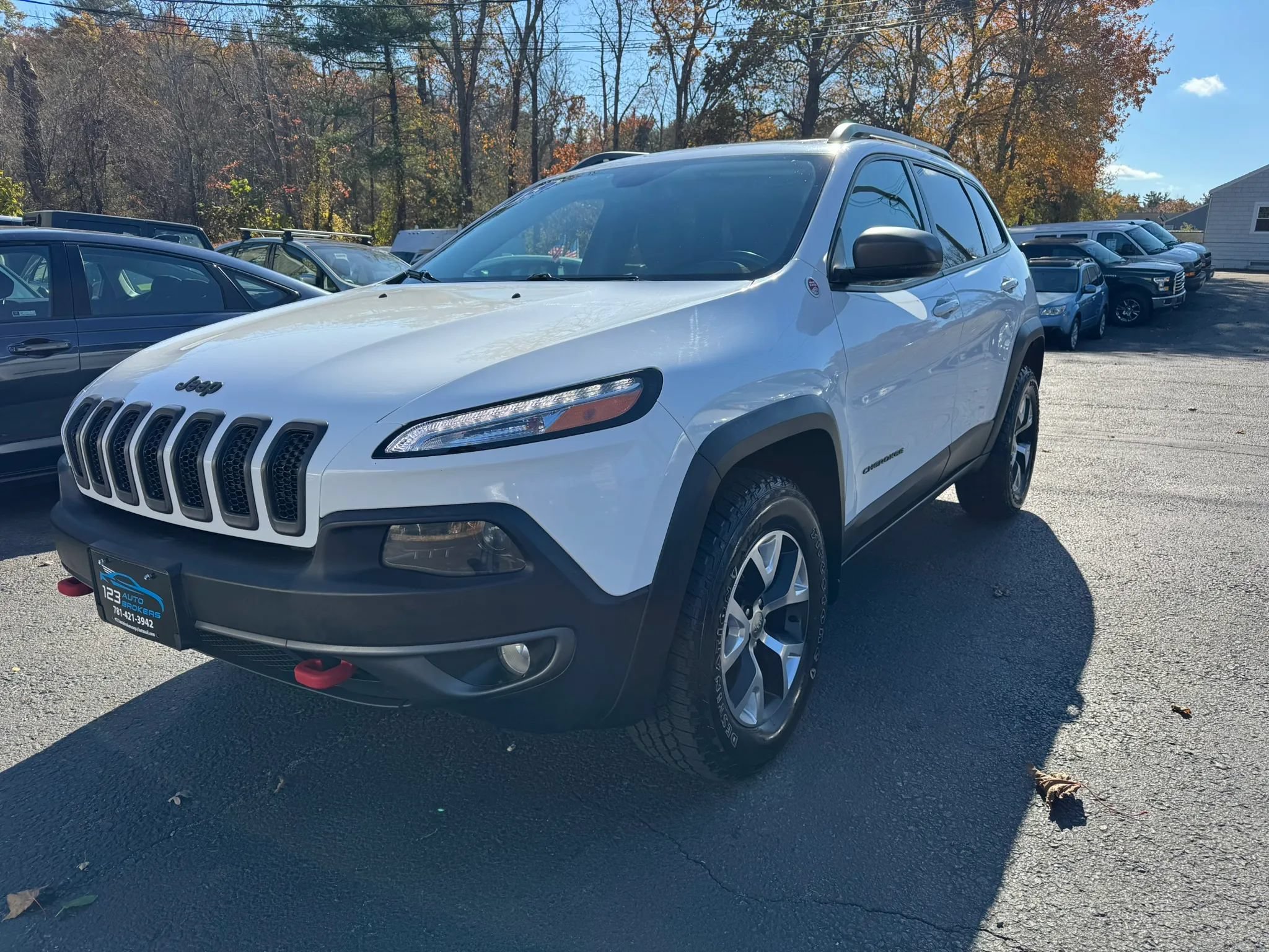 Used 2015 Jeep Cherokee Trailhawk w/ Comfort/Convenience Group AWD/4WD image 3