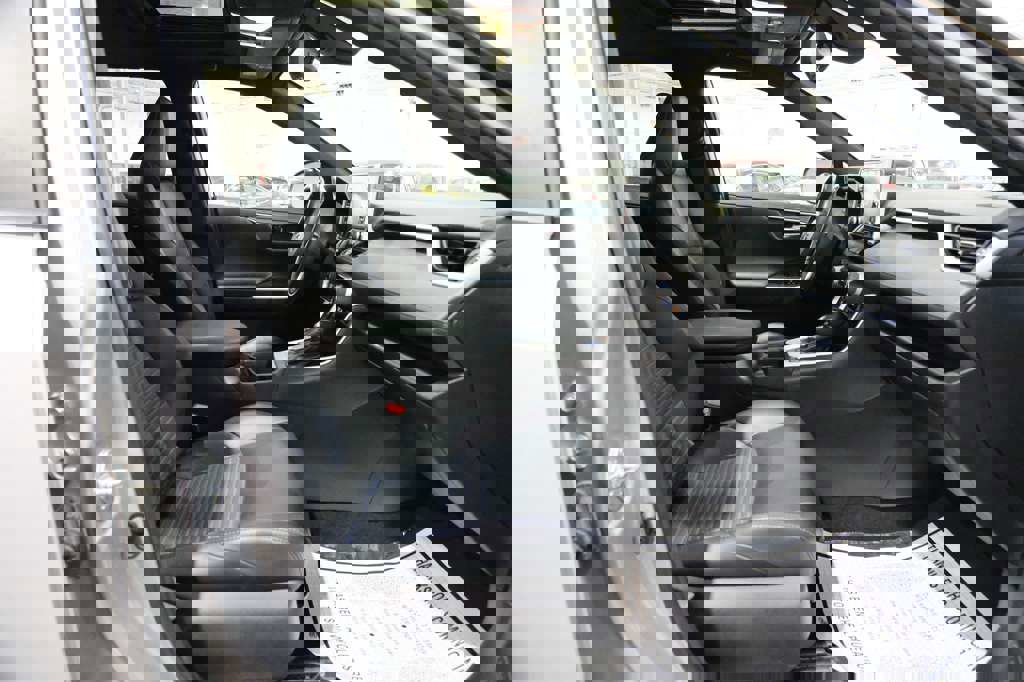 Used 2021 Toyota RAV4 XSE image 33