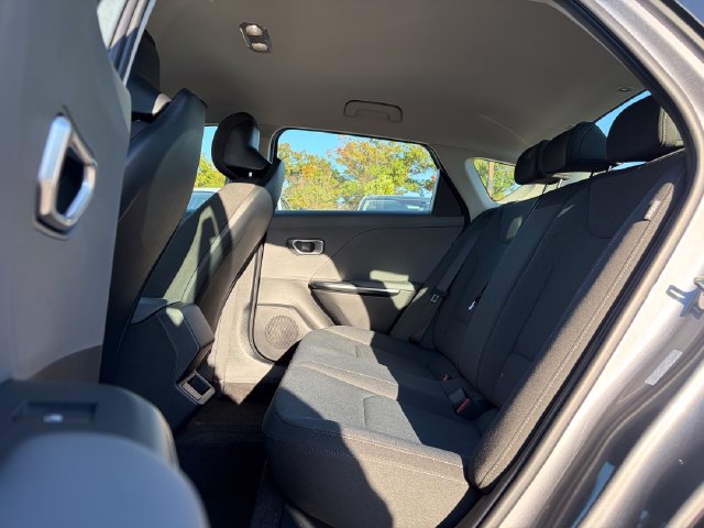 Used 2025 Kia K4 FWD image 28