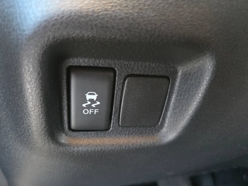Used 2015 Nissan Versa Note SR FWD image 32