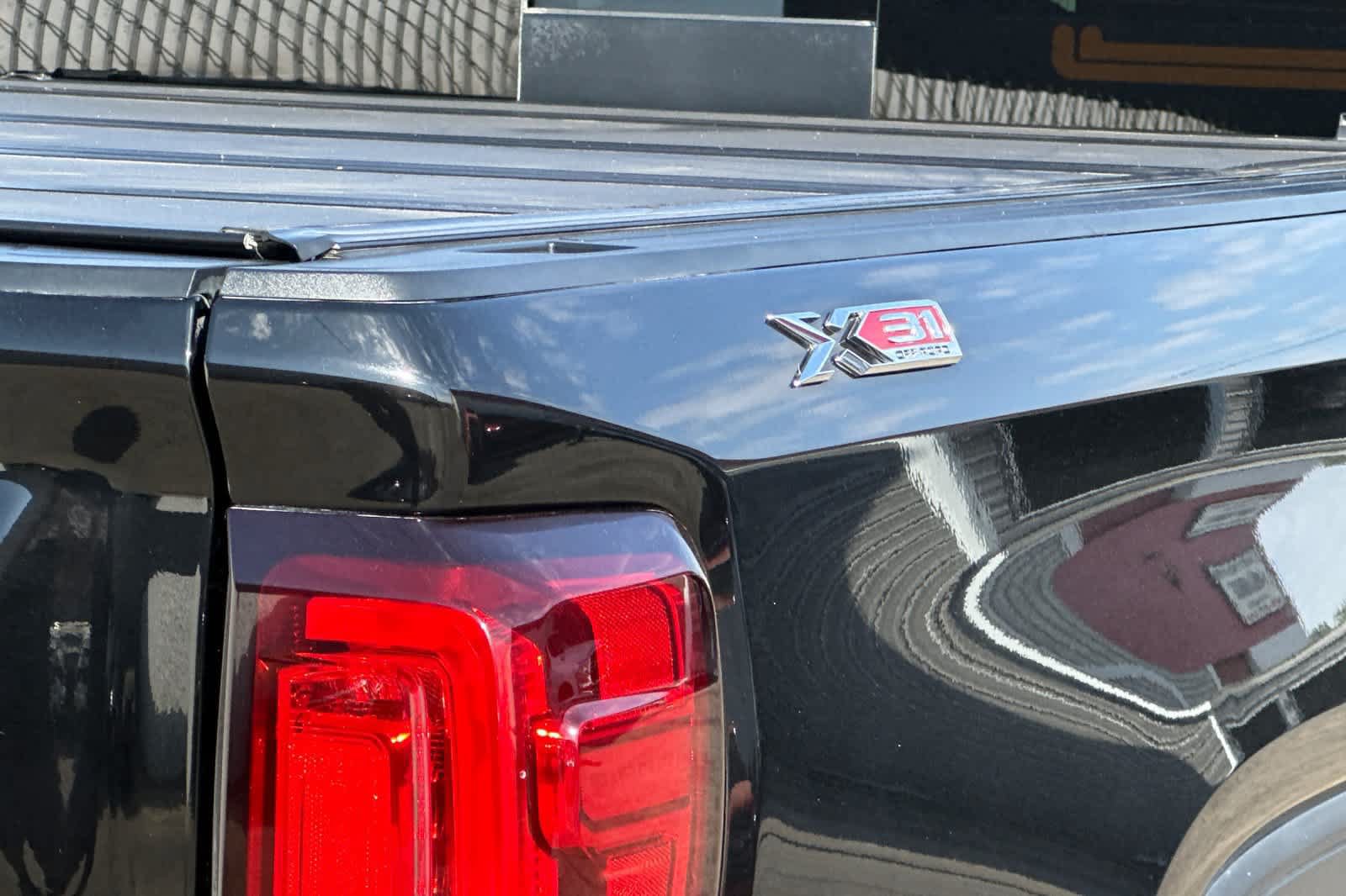 Used 2019 GMC Sierra 1500 SLT w/ SLT Premium Plus Package AWD/4WD image 35