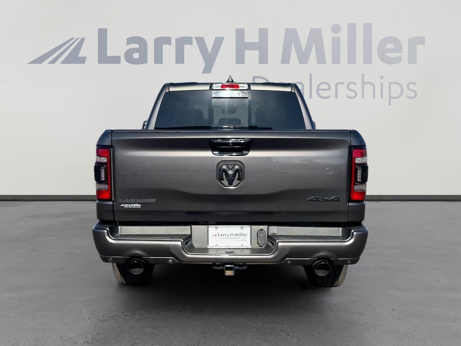 Used 2023 RAM 1500 Laramie AWD/4WD image 5