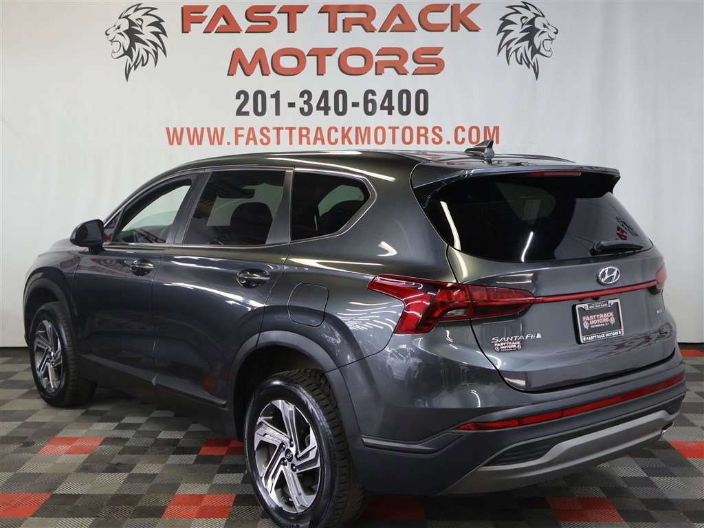 Used 2023 Hyundai Santa Fe SE image 4