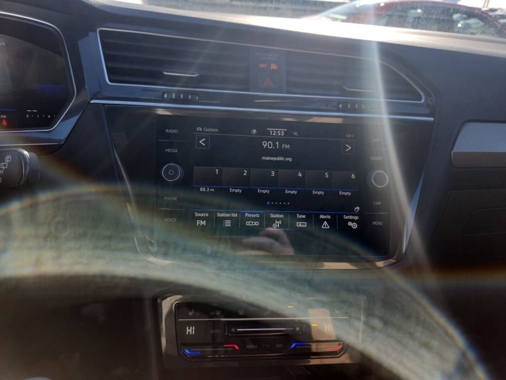 Certified 2024 Volkswagen Tiguan SE image 18