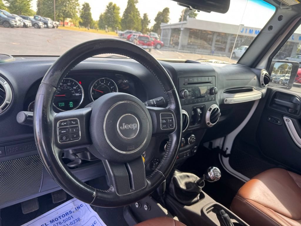 Used 2017 Jeep Wrangler Unlimited Rubicon w/ Cold Weather Group AWD/4WD image 7