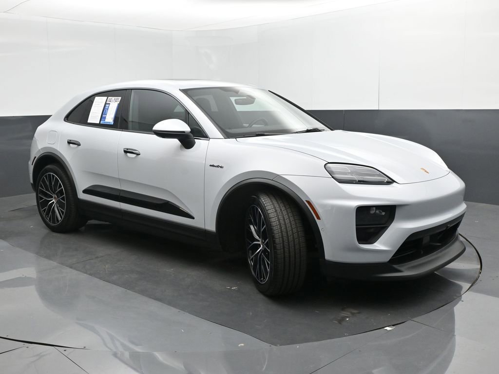 Used 2024 Porsche Macan 4 Electric w/ Premium Package image 7