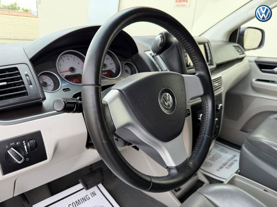 Used 2010 Volkswagen Routan SE FWD image 19