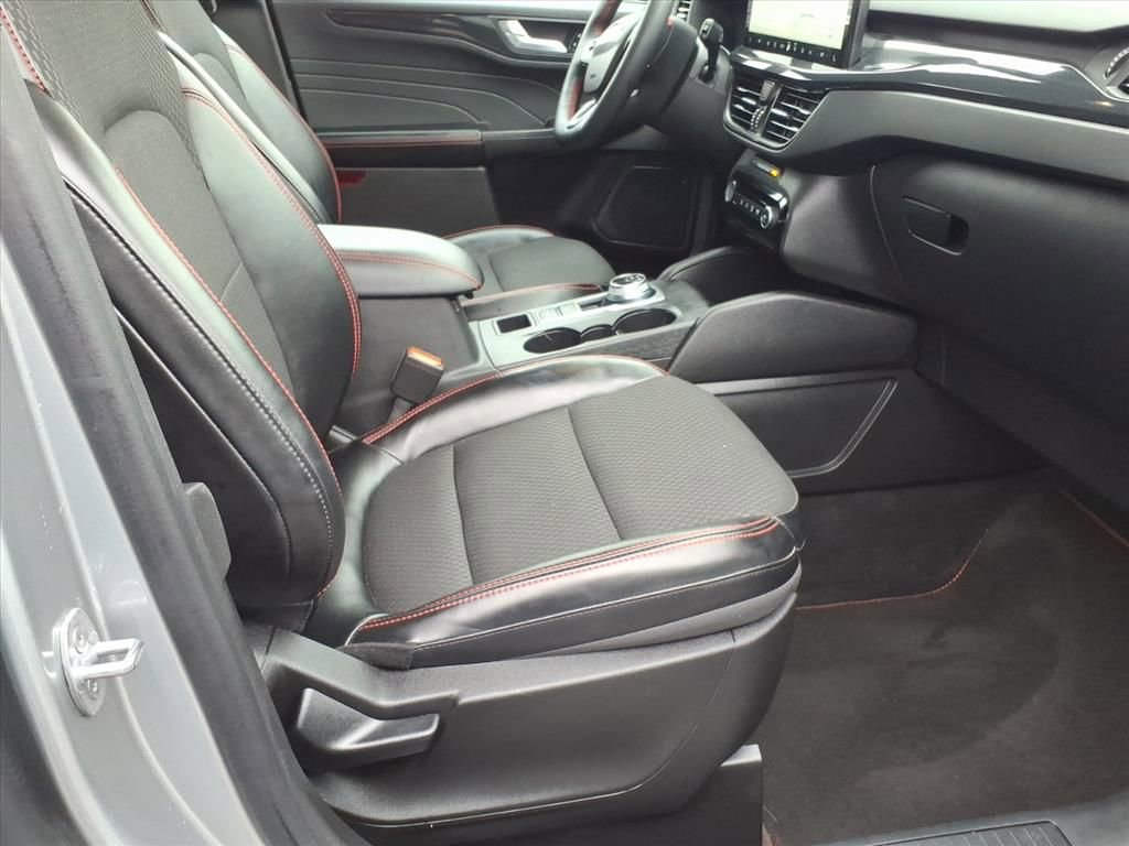 Certified 2023 Ford Escape ST-Line w/ Tech Pack #1 AWD/4WD image 6