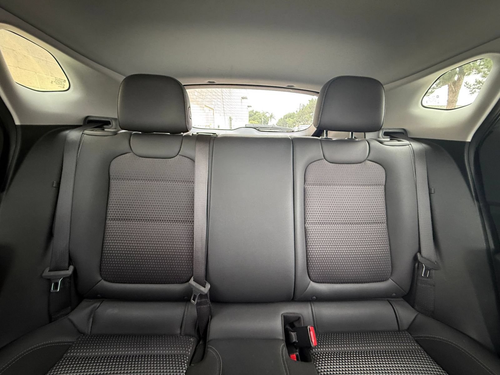Used 2025 Chevrolet Trax LT w/ LT Convenience Package FWD image 35