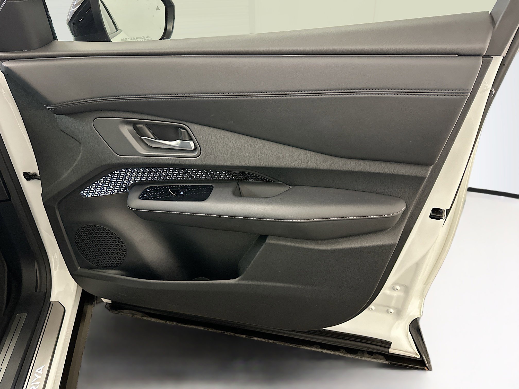 Used 2024 Nissan Ariya AWD image 33