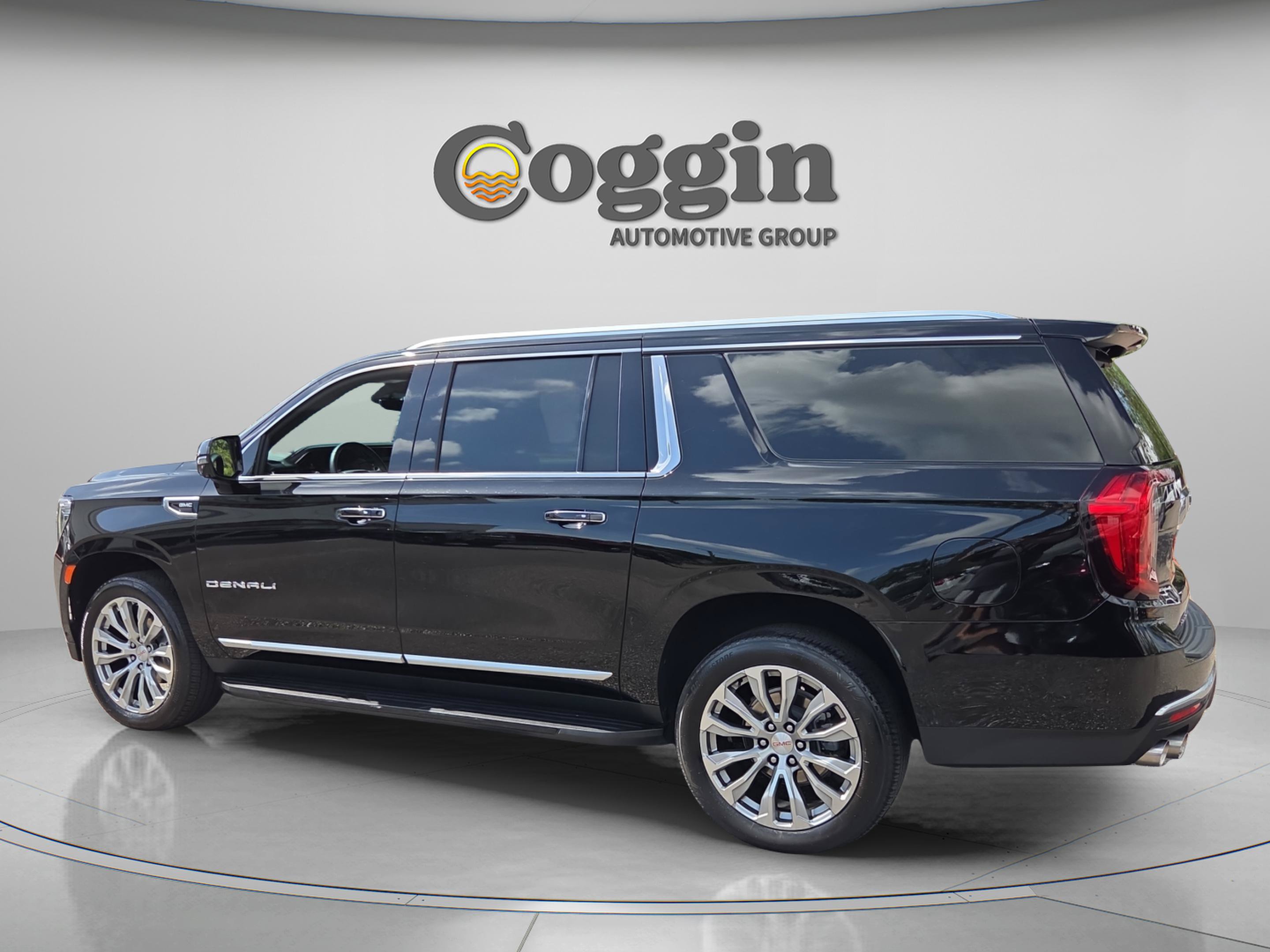 Certified 2024 GMC Yukon XL Denali w/ Advanced Technology Package AWD/4WD image 3