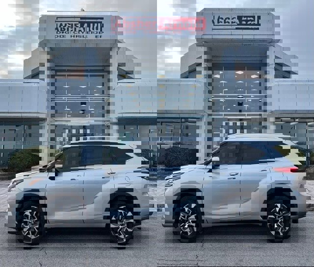 Used 2021 Toyota Highlander XLE image 3