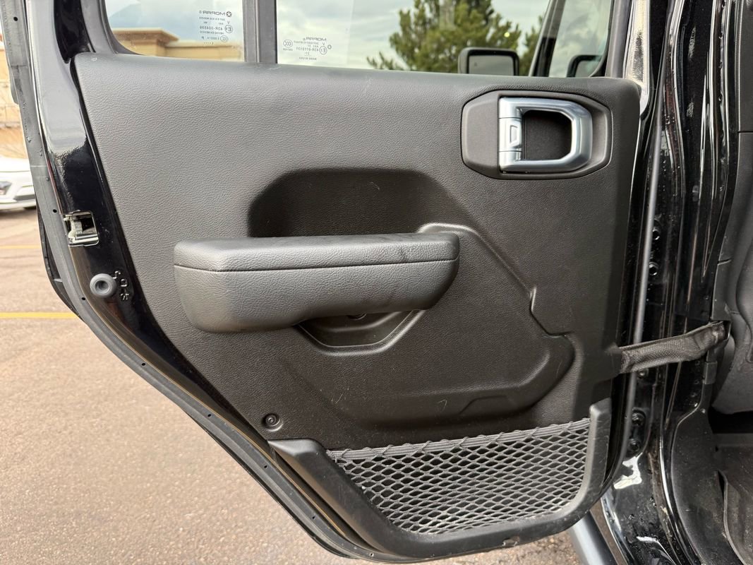 Used 2022 Jeep Gladiator Mojave w/ Cold Weather Group image 14