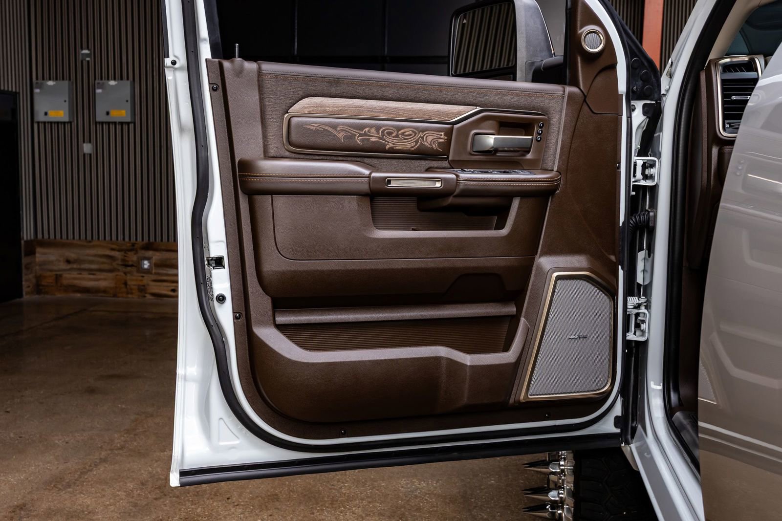 Used 2025 RAM 3500 Longhorn image 34