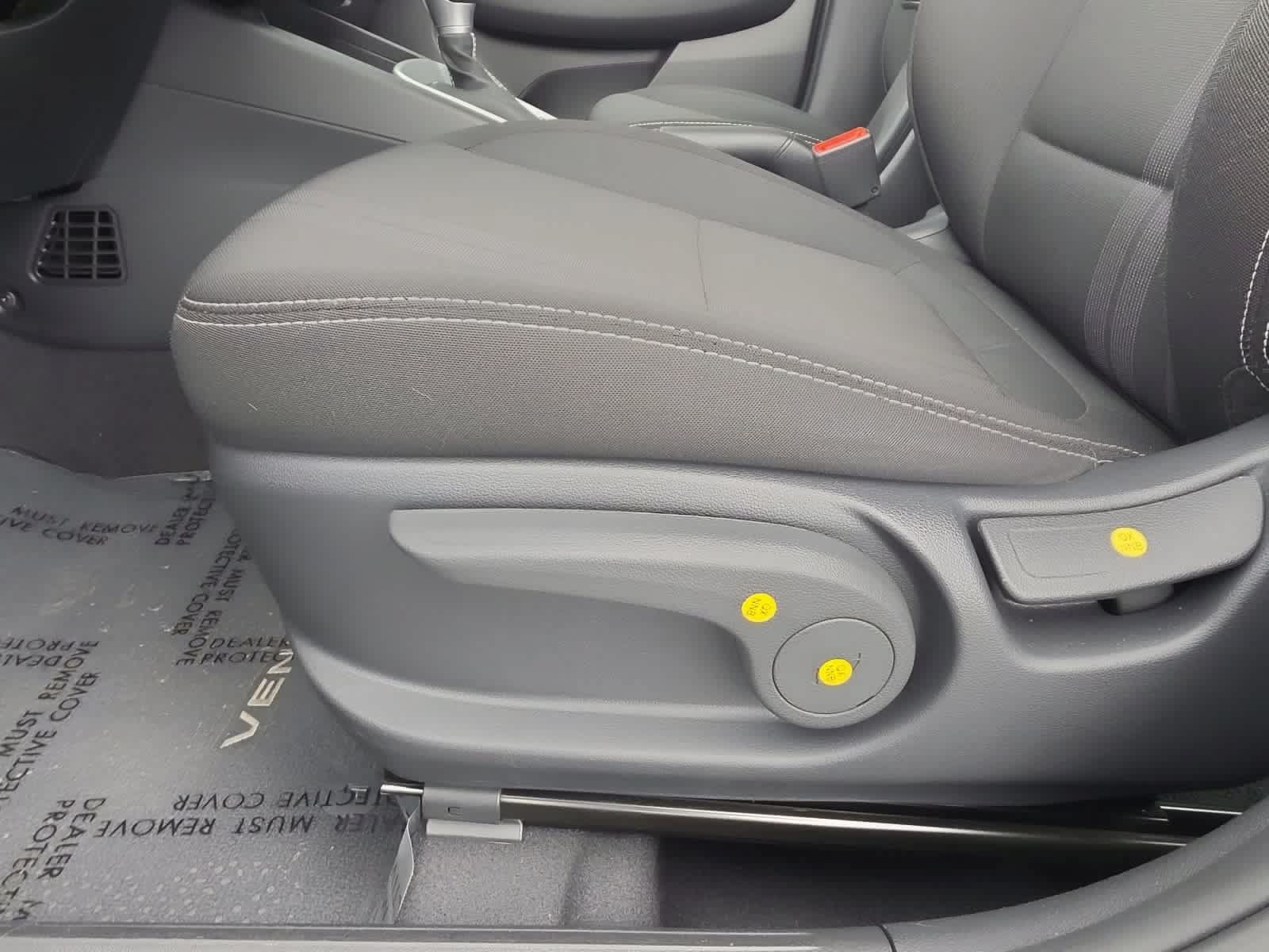 Used 2025 Hyundai Venue SEL FWD image 28