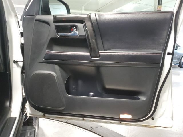 Used 2017 Toyota 4Runner TRD Off-Road AWD/4WD image 28
