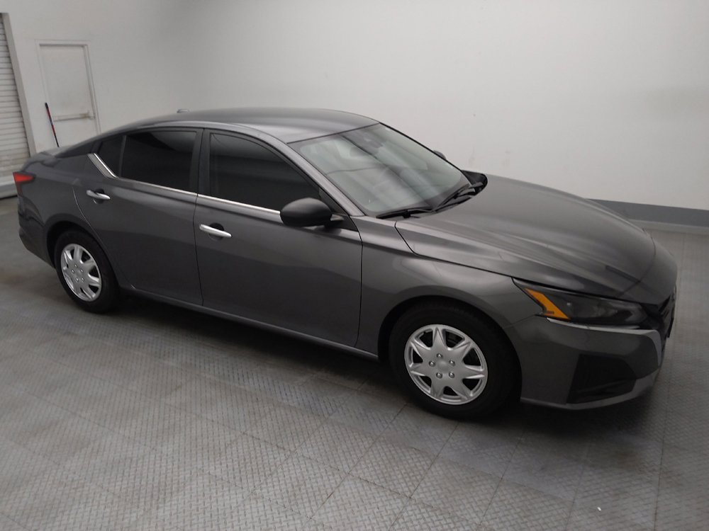 Used 2025 Nissan Altima 2.5 S FWD image 11