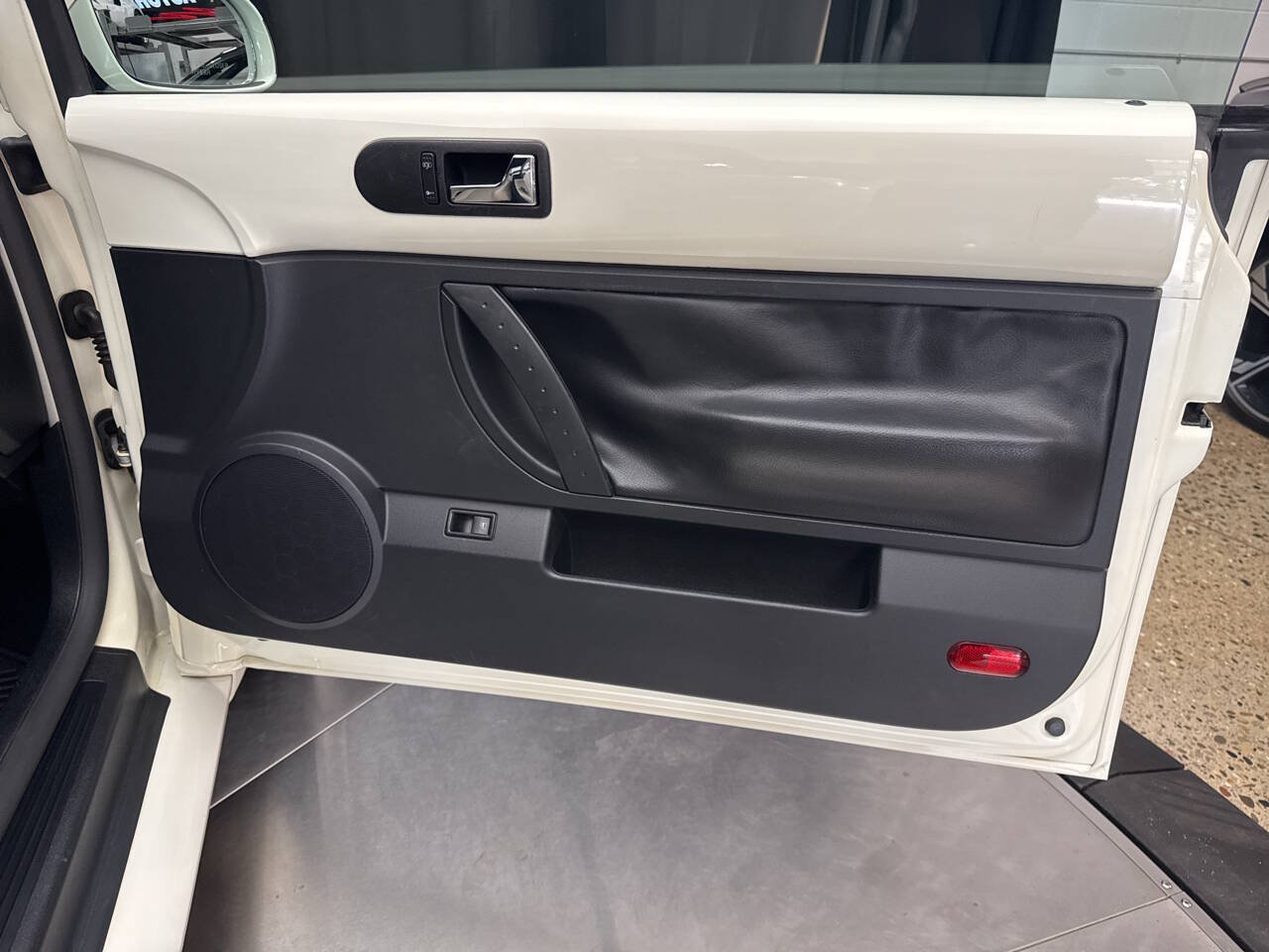 Used 2007 Volkswagen Beetle Triple White Edition FWD image 19