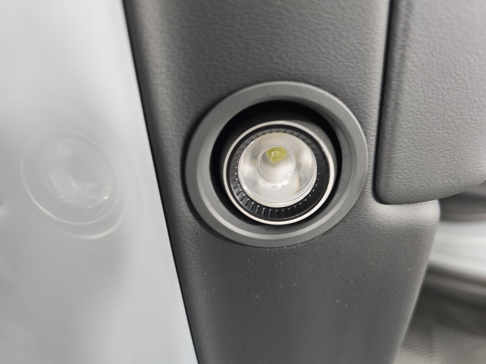 Used 2022 Rivian R1T Adventure image 30