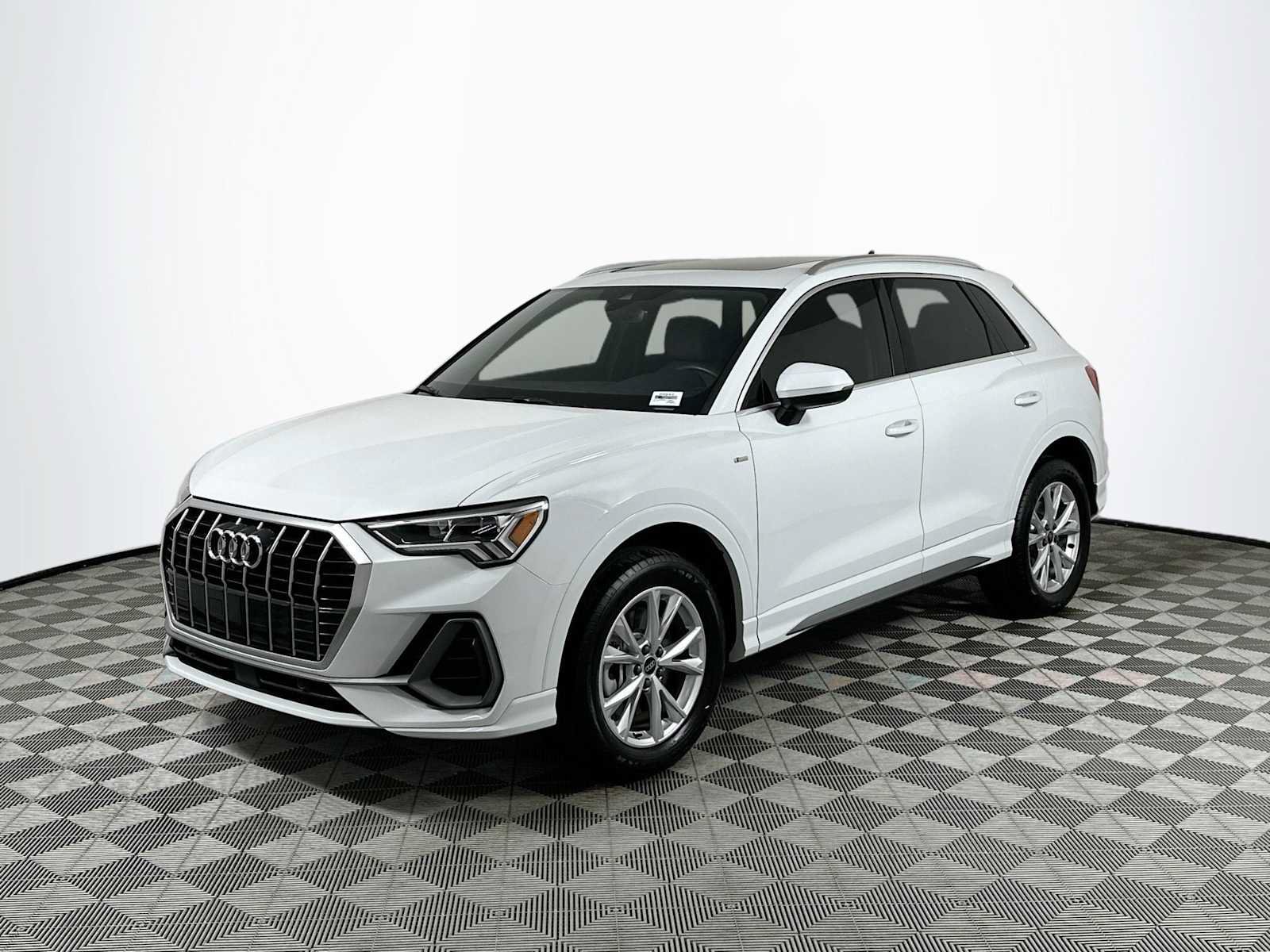 Certified 2023 Audi Q3 2.0T Premium Plus w/ Premium Plus Package AWD/4WD image 3