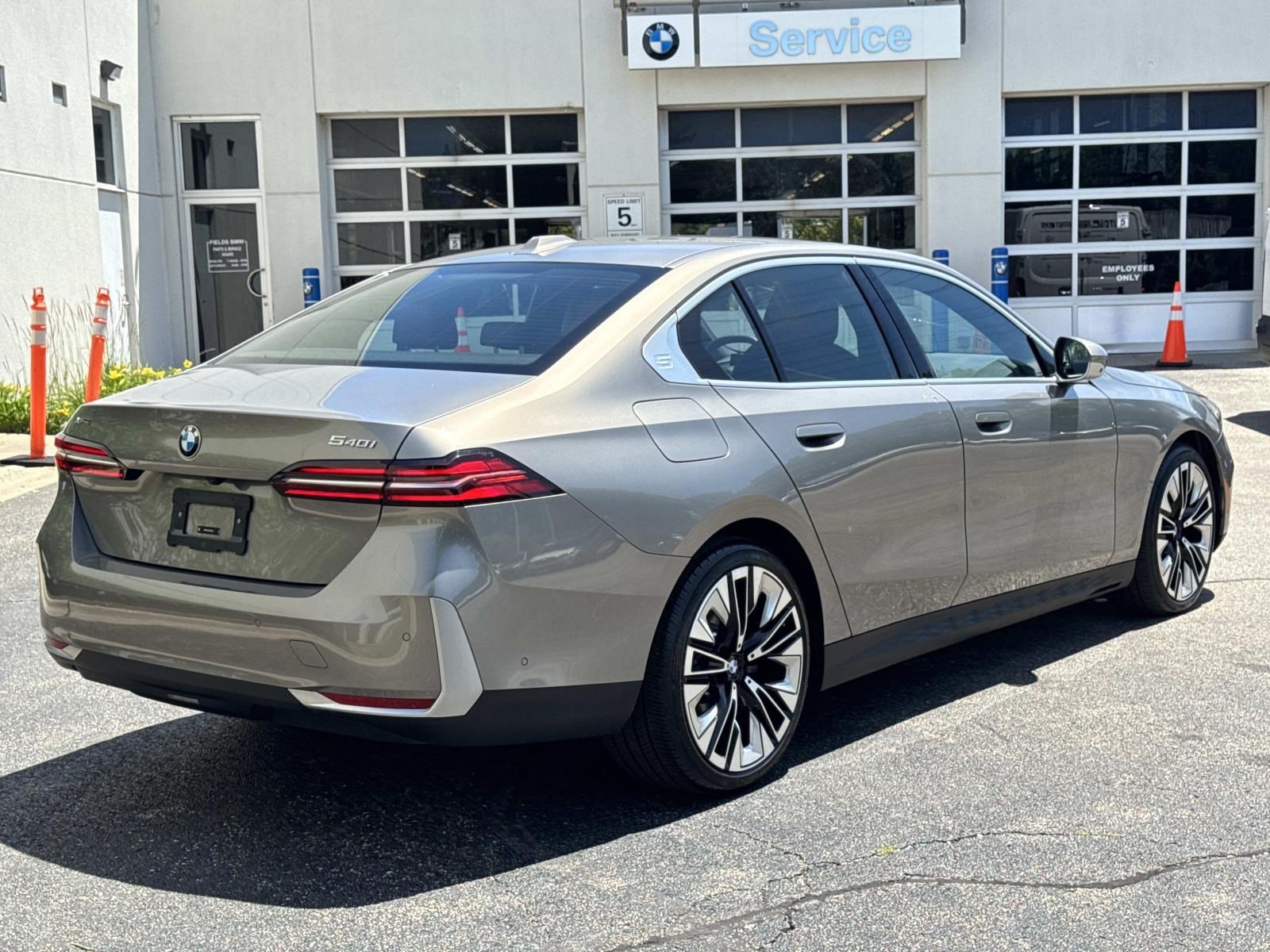 Used 2026 BMW 540i xDrive AWD/4WD image 5