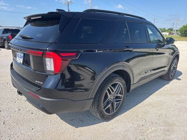 Used 2025 Ford Explorer ST-Line w/ ST-Line Street Pack AWD/4WD image 7