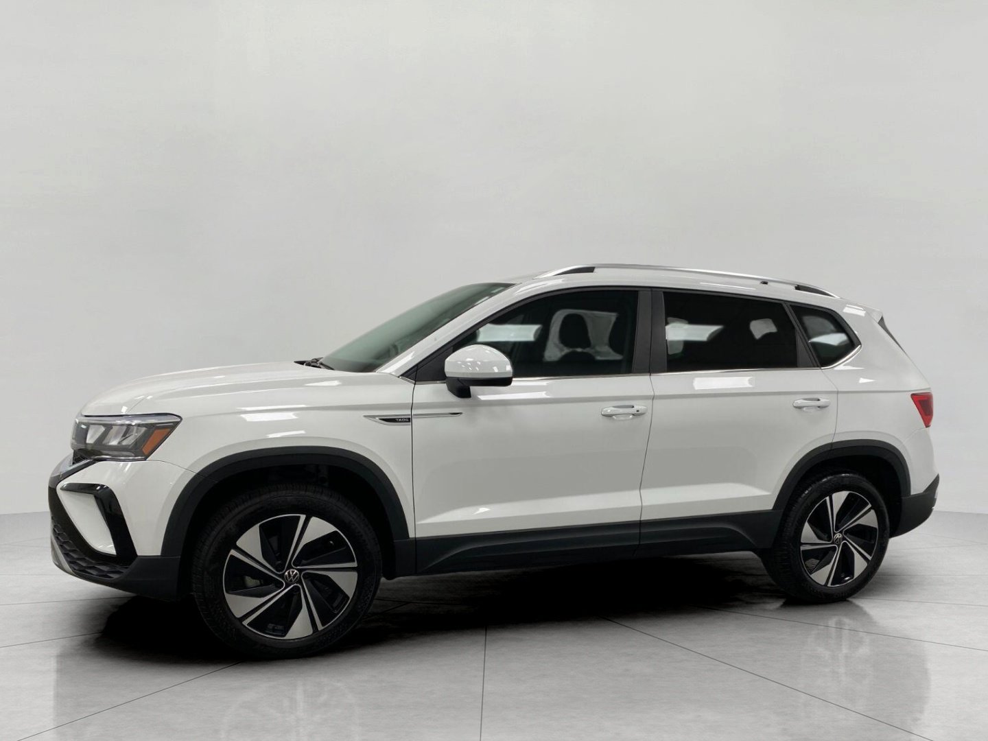 Used 2023 Volkswagen Taos SE w/ Panoramic Sunroof Package AWD/4WD image 8
