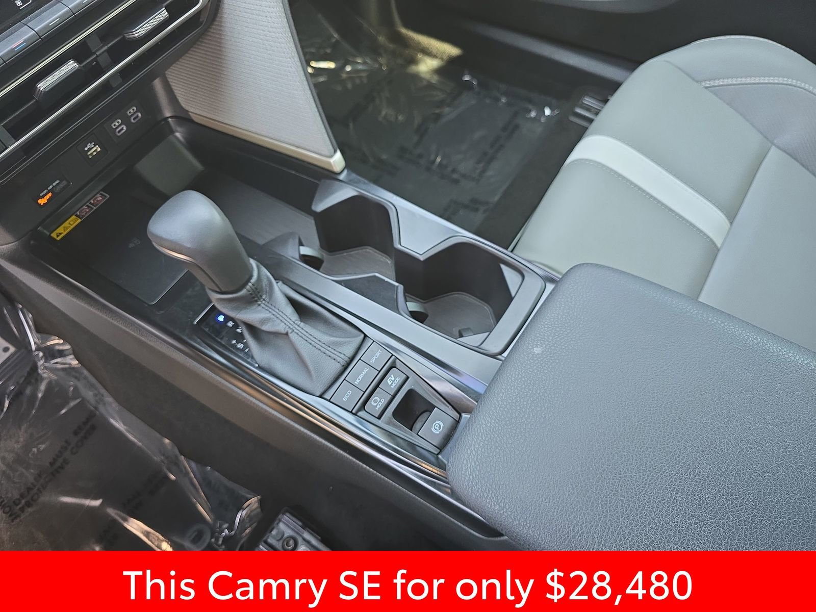 Used 2025 Toyota Camry SE w/ Convenience Package image 31