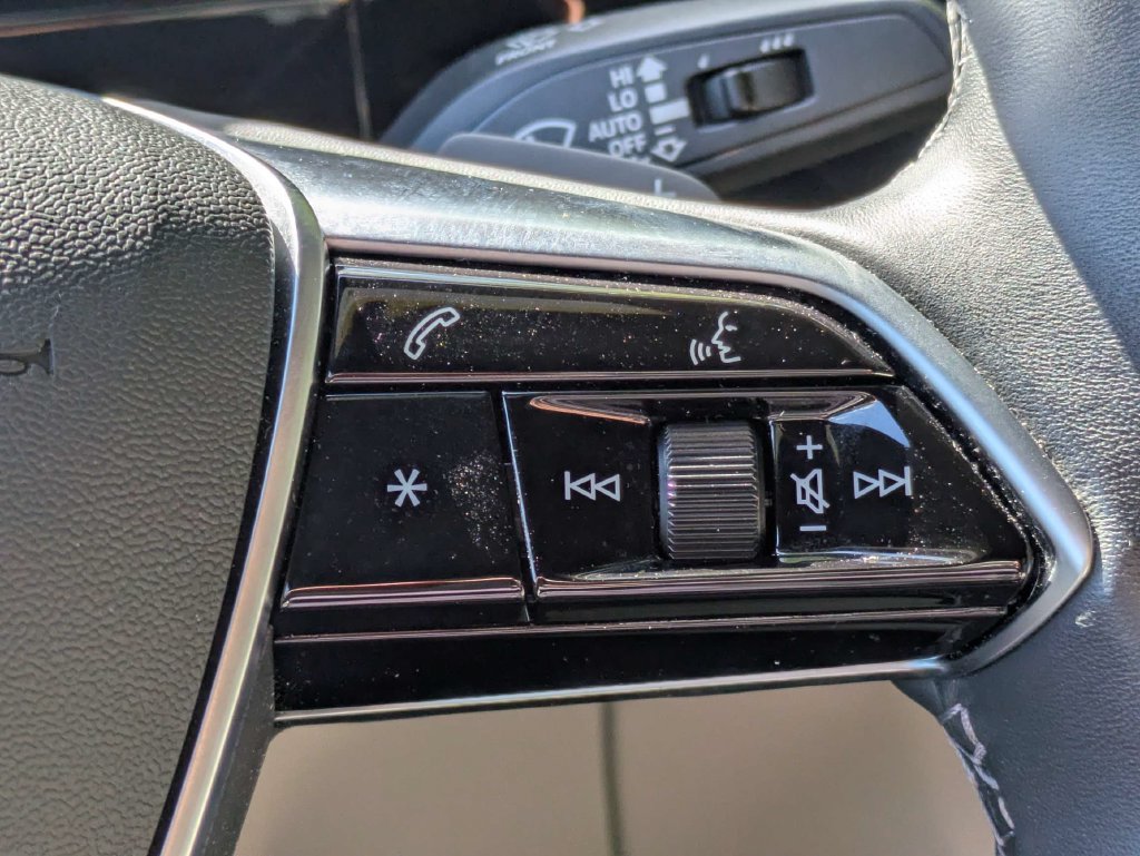 Used 2024 Audi Q8 e-tron Premium Plus AWD/4WD image 33