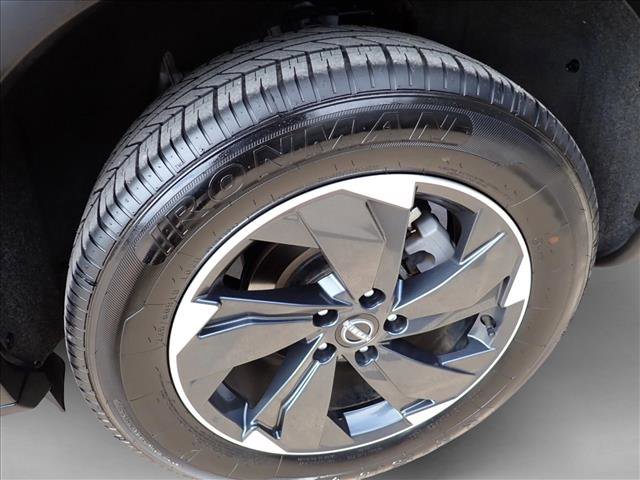 Used 2024 Nissan Rogue SV image 7