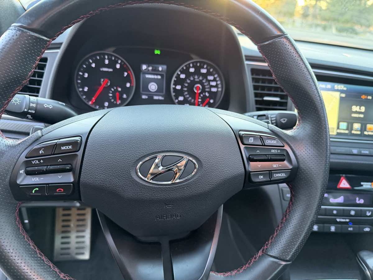 Used 2018 Hyundai Elantra Sport w/ Sport Premium Package 03 FWD image 13