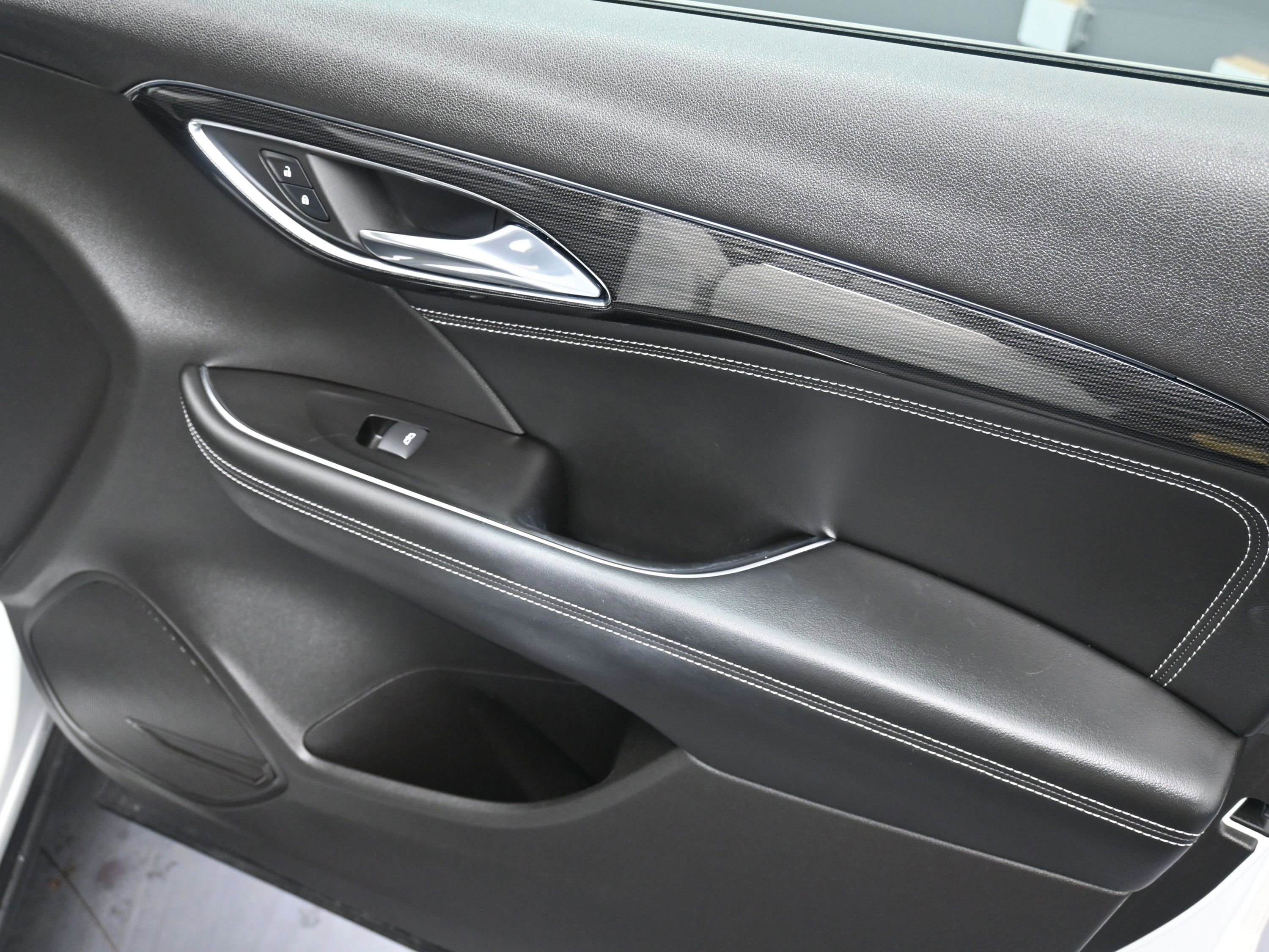 Used 2023 Buick Envision Essence image 28