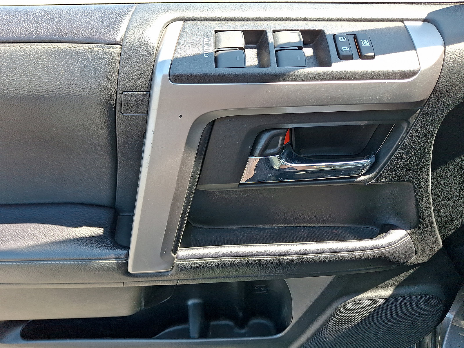Used 2022 Toyota 4Runner SR5 Premium w/ Moonroof Package RWD image 2