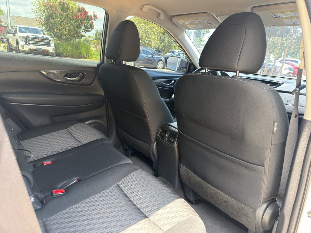 Used 2017 Nissan Rogue SV w/ SV Premium Package FWD image 17
