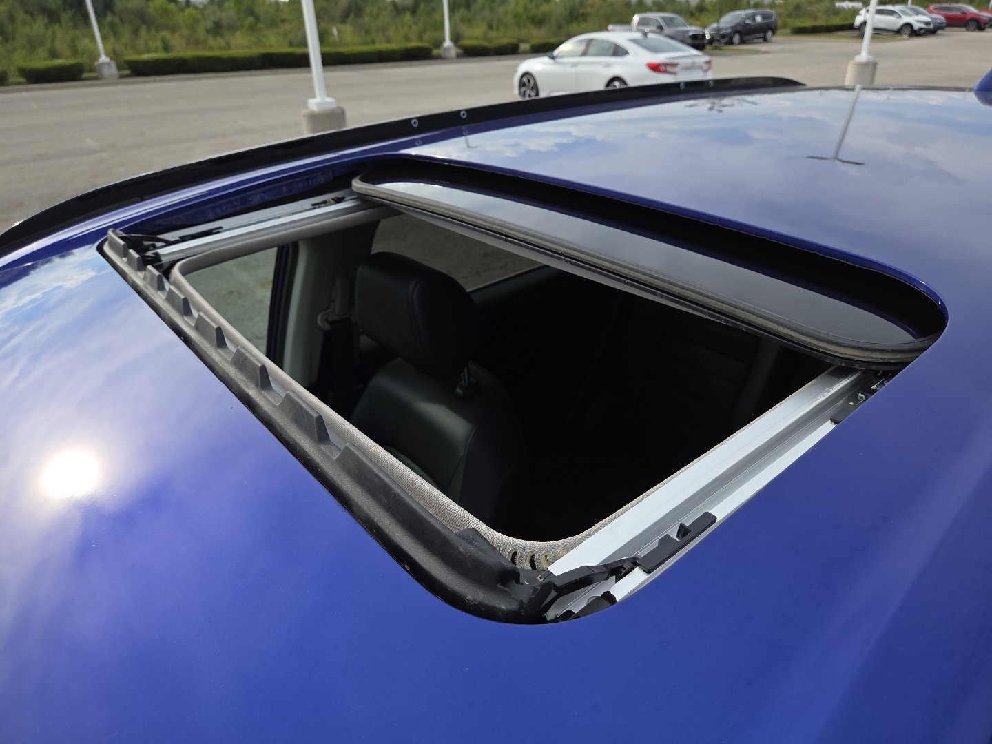 Used 2024 Honda CR-V EX-L image 3
