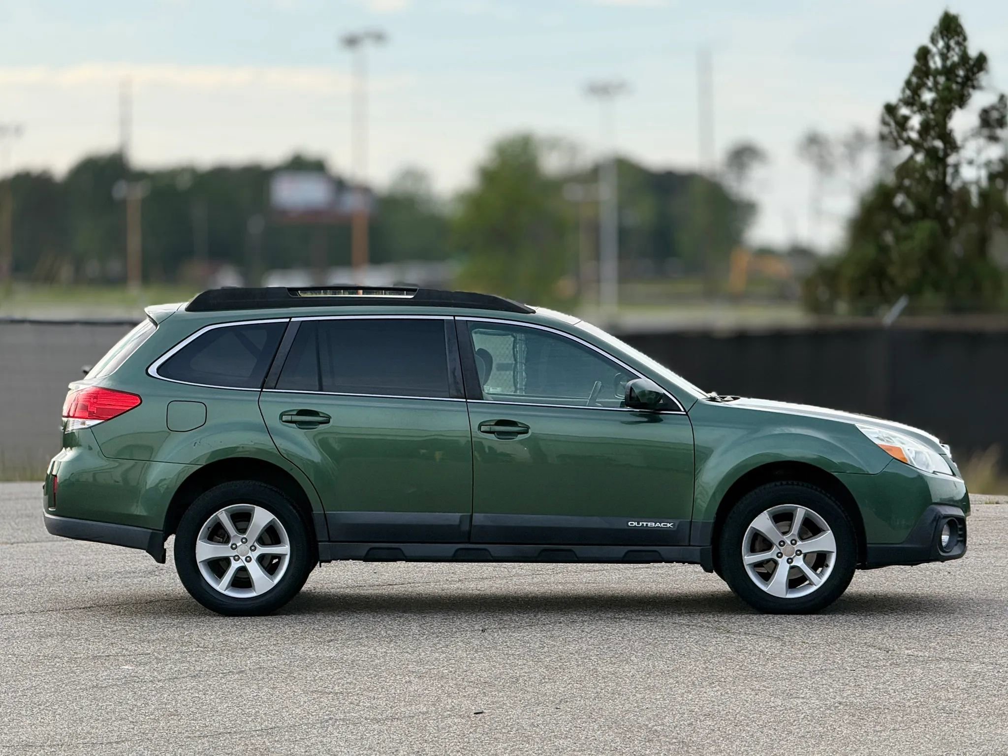 Used 2013 Subaru Outback 2.5i Premium AWD/4WD image 7