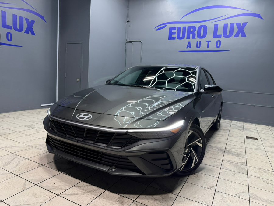 Used 2025 Hyundai Elantra Sport FWD image 3