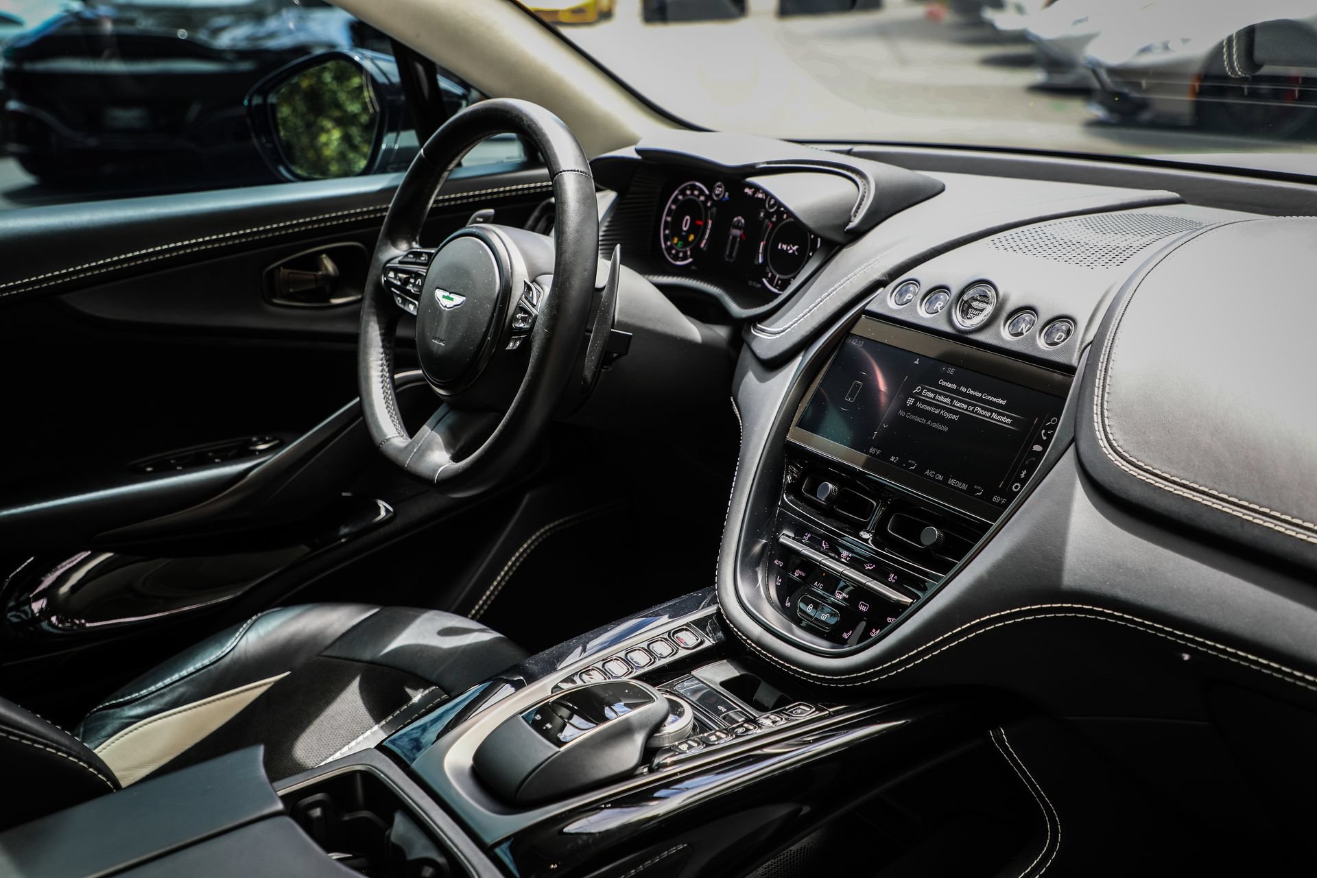 Used 2022 Aston Martin DBX AWD/4WD image 38