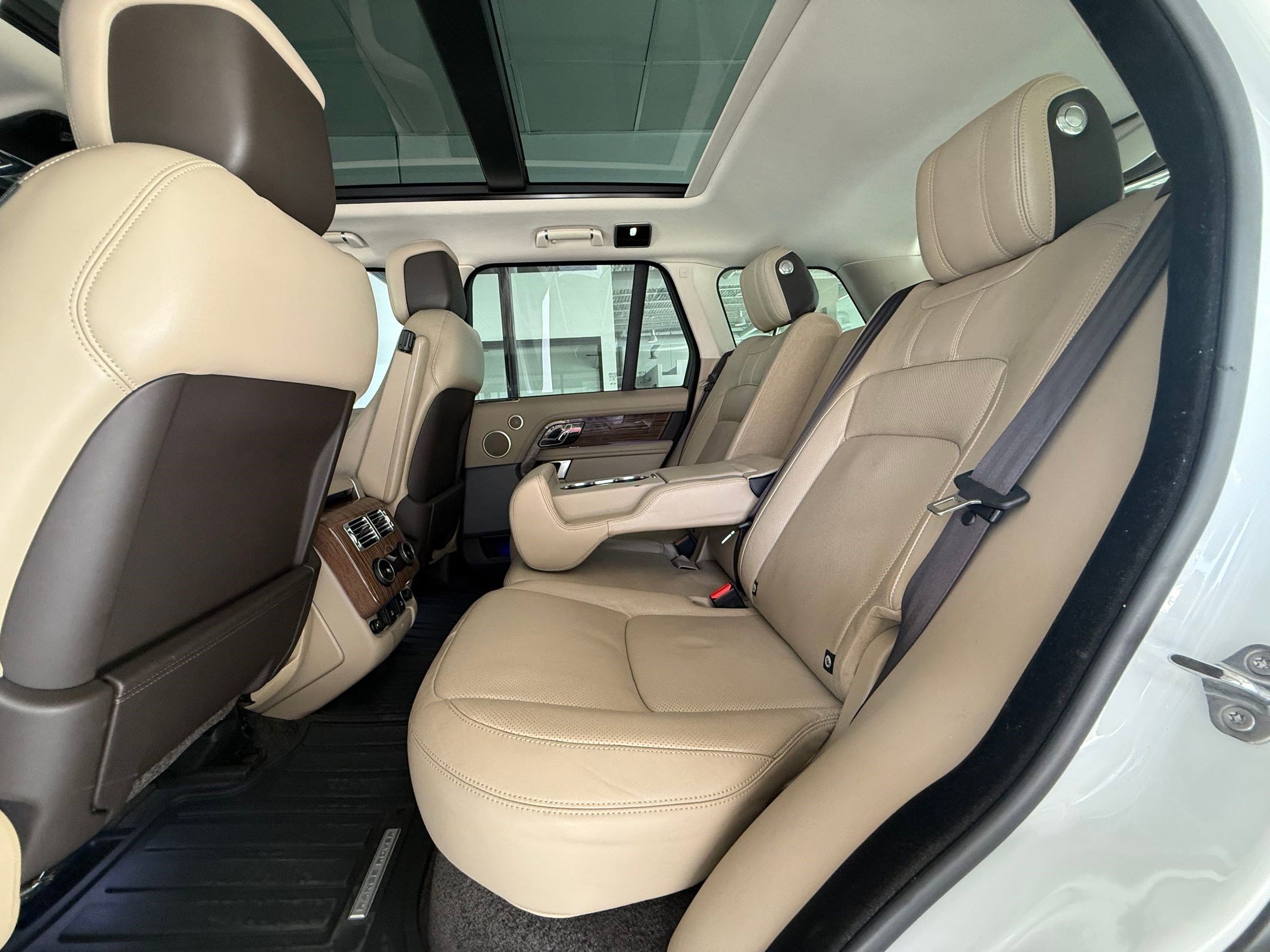 Used 2018 Land Rover Range Rover HSE AWD/4WD image 13