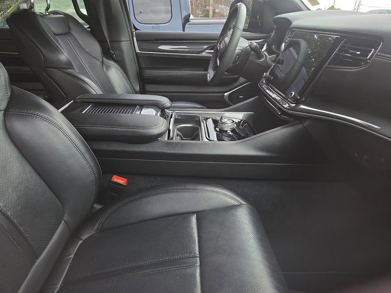 Used 2023 Jeep Wagoneer 4WD w/ Convenience Group I image 10